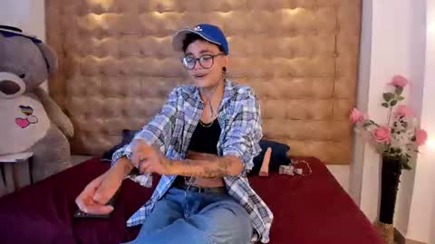 antony_d_ossa online show from August 12, 4:37 am