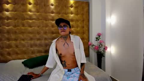 antony_d_ossa online show from August 13, 7:22 am