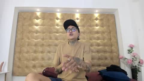 antony_d_ossa online show from August 14, 6:39 am