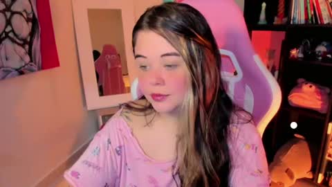   Independent model  online show from August 15, 12:58 am