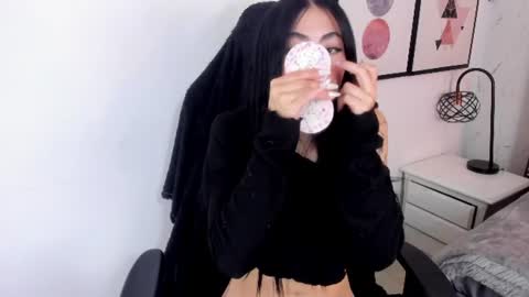 anya_belth online show from August 5, 8:29 pm