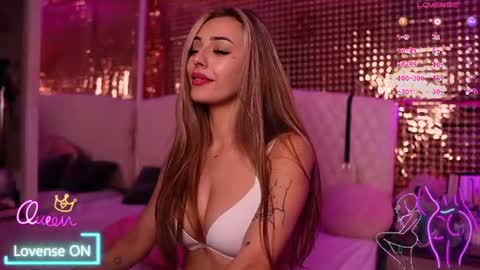 anya_sky_ online show from August 5, 6:44 am
