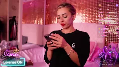 anya_sky_ online show from August 9, 7:20 am
