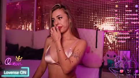 anya_sky_ online show from August 12, 5:32 am