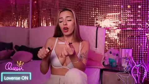 anya_sky_ online show from August 14, 3:21 am