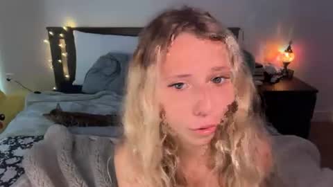 Anya online show from August 5, 9:02 pm