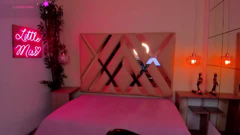 anyelotwink online show from August 10, 1:34 pm