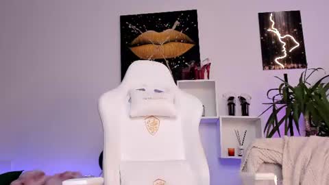 anyssyahoot online show from August 1, 12:44 pm