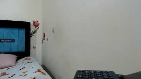 anyxs01 online show from August 11, 12:07 pm