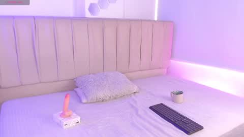 aphril_bluee online show from July 14, 2:42 pm