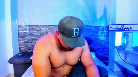 apolorusso online show from August 13, 5:49 pm