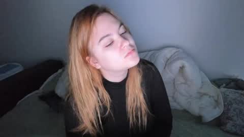 appleyummybuns online show from June 9, 2:07 am