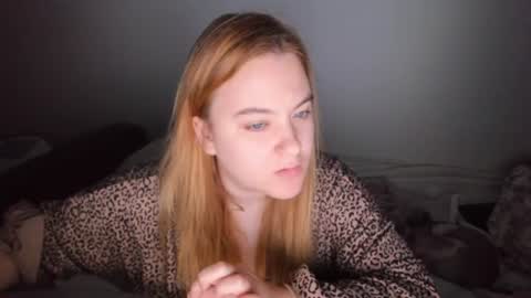 appleyummybuns online show from June 14, 10:40 pm