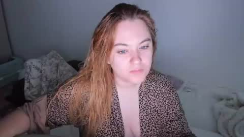 appleyummybuns online show from June 19, 3:39 am