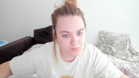 appleyummybuns online show from June 30, 11:11 am