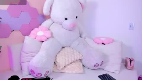 aprilgrey111 online show from August 18, 7:53 pm