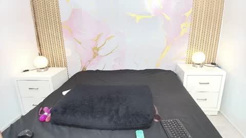 aprillross online show from May 29, 2:30 pm