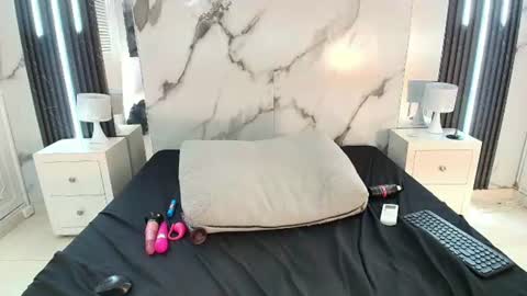 aprillross online show from June 12, 4:14 pm