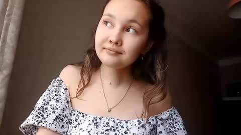 aracelypeaker online show from April 30, 1:47 pm