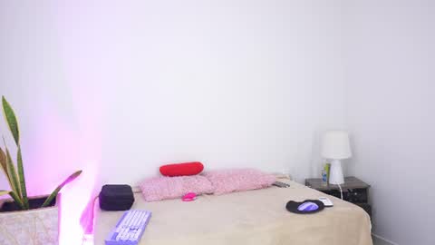Anais  online show from August 11, 6:15 am