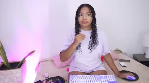 Anais  online show from August 12, 6:38 am