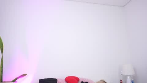 Anais  online show from August 13, 1:52 am