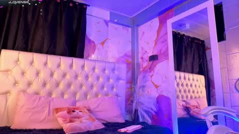 ares_twins online show from August 15, 3:32 am
