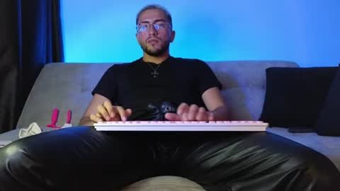 Mateo online show from August 5, 9:02 pm