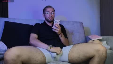 Mateo online show from August 11, 4:20 pm