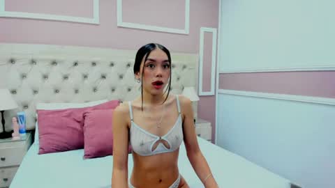 ari_dolce online show from August 15, 7:40 pm