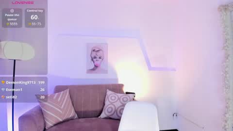 ari_es online show from August 8, 6:41 pm