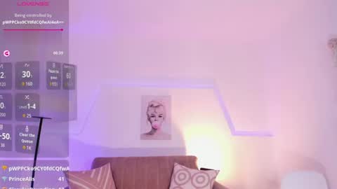 ari_es online show from August 10, 9:49 pm