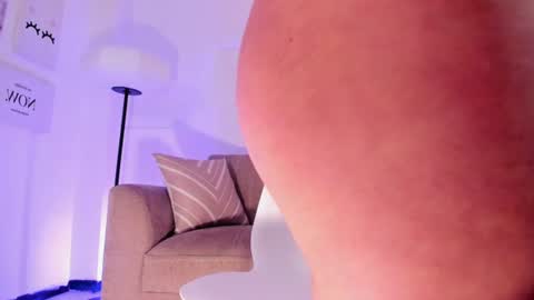 ari_es online show from August 11, 3:03 pm