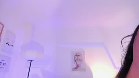 ari_es online show from August 11, 9:39 pm