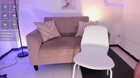 ari_es online show from August 12, 8:44 pm