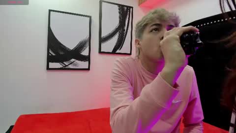 ari_stonne online show from August 7, 1:55 pm