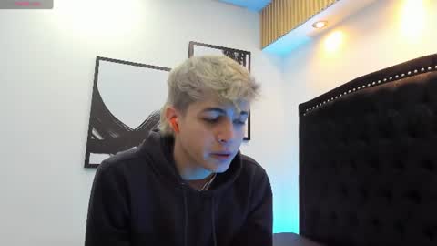 ari_stonne online show from August 9, 1:01 pm