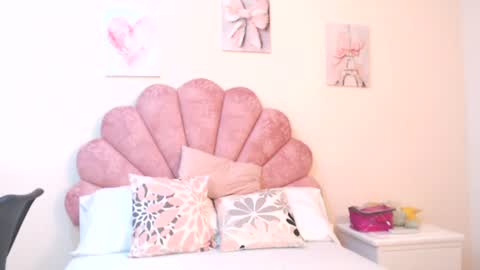 aria_martiin online show from August 13, 1:25 pm