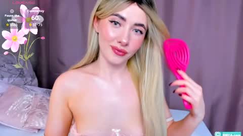 aria_montclair online show from August 5, 5:11 pm