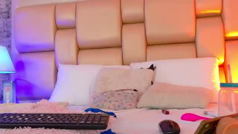 ARIA PEACH  online show from July 28, 11:11 pm