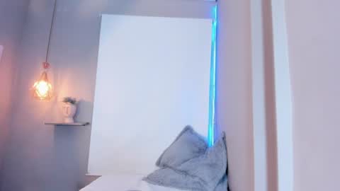 aria_rose1_ online show from August 14, 4:43 pm
