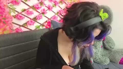 aria_silk online show from August 1, 1:22 am