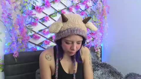 aria_silk online show from August 3, 2:02 pm
