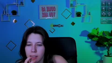 aria_wild_ online show from August 10, 10:44 pm
