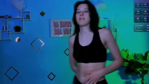 aria_wild_ online show from August 10, 11:50 pm