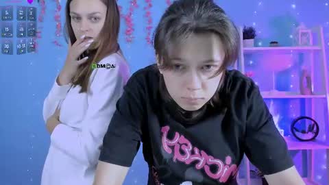 aria_wild_ online show from August 14, 11:30 pm