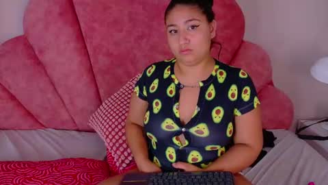 A R I A  B E N E T T  online show from August 10, 6:48 am