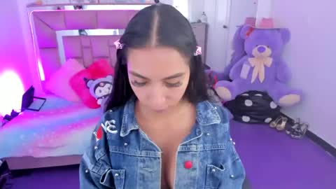 ariadnacappelletty_ online show from August 10, 5:36 pm