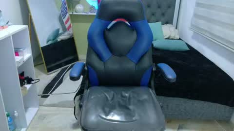 ariah_cute online show from August 5, 11:58 pm