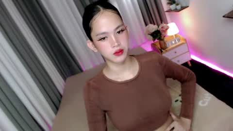 ariahooper online show from August 8, 4:34 am